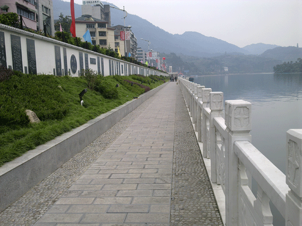 清江之滨（图）